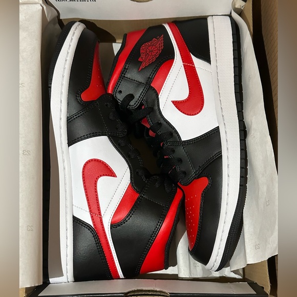 AIR JORDAN 1 MID BLACK/FIRE RED-WHITE - Picture 1 of 9